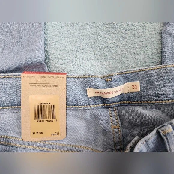 Levi's Women's Light Wash Skinny Jeans - Picture 3 of 5